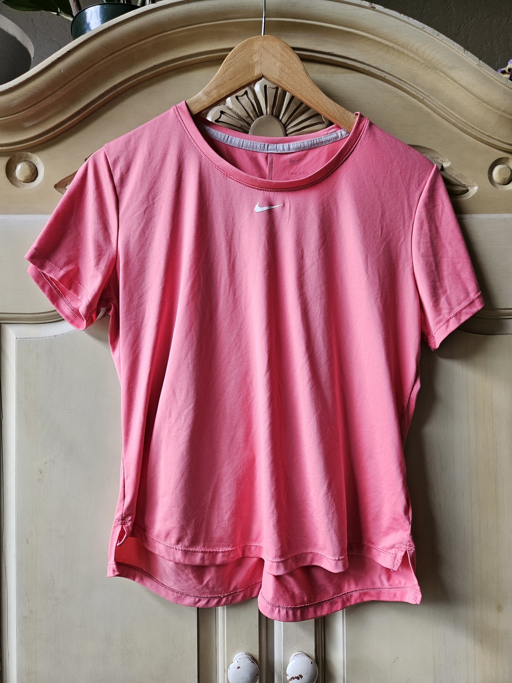Nike Women’s Coral Pink Short Sleeve Athletic Tee